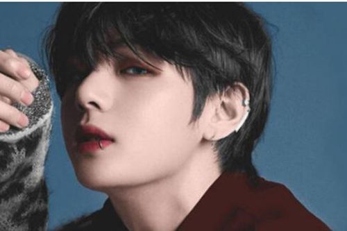 V BTS tiếp tục là 'Gương mặt đẹp nhất thế giới 2020'