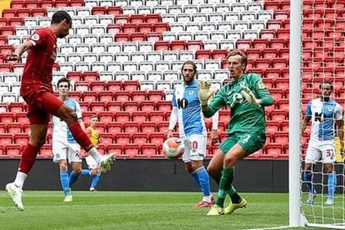 Liverpool thắng đậm Blackburn Rovers trong trận đấu giao hữu