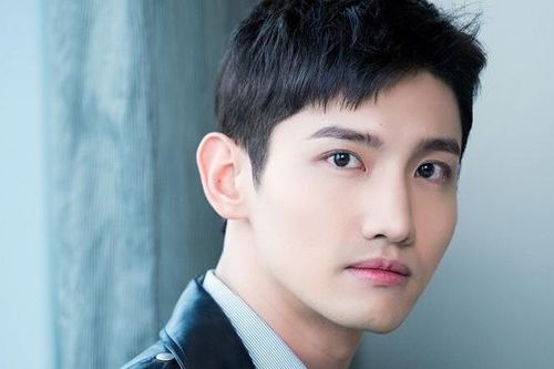 'Chàng trai năm ấy' bao cô gái cùng theo đuổi Changmin (TVXQ) đã sắp thành chồng người ta