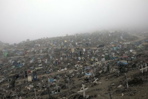 COVID-19: Cảnh xót xa tại nghĩa trang dành cho người nghèo ở Peru