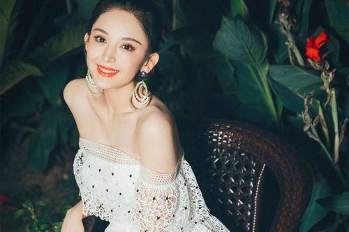 Mỹ nữ Tân Cương xinh đẹp như công chúa cổ tích