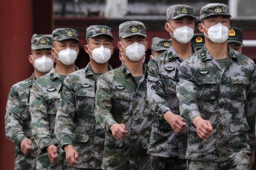Sĩ quan Trung Quốc bị bắt ở sân bay Mỹ vì khai gian