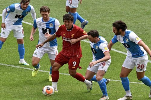 Liverpool thắng đậm trước Blackburn trong ngày đầu trở lại sân cỏ