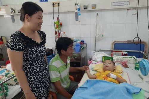 Em bé bị tim bẩm sinh, nhồi máu não thoát chết ngoạn mục