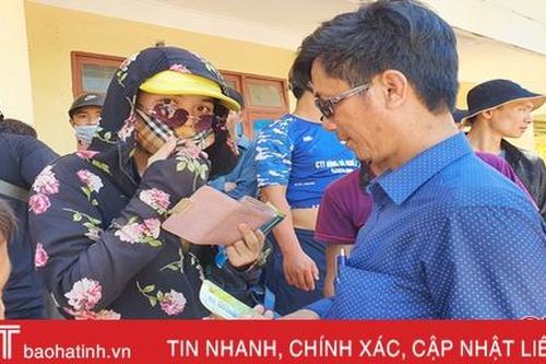 Trước trận Hồng Lĩnh Hà Tĩnh gặp Hà Nội FC: Phe vé hét giá 800 nghìn đồng/cặp