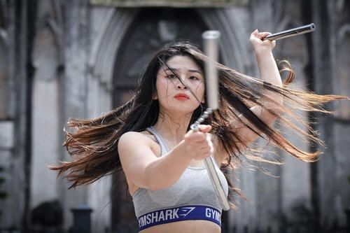 Hot girl múa côn sợ không ai yêu vì quá mạnh mẽ