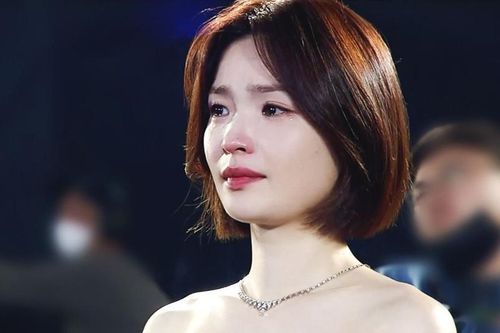Mỹ nhân gây 'bão' vì khoảnh khắc rơi lệ ở Baeksang 2020
