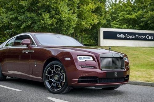 Rolls-Royce nối lại sản xuất và giao xe tại nhà máy