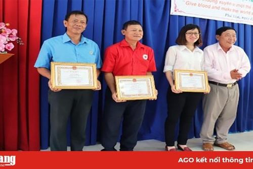 Phú Tân biểu dương người hiến máu tình nguyện tiêu biểu năm 2020