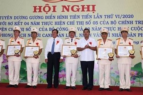 Công an Trà Vinh tuyên dương gương điển hình tiên tiến