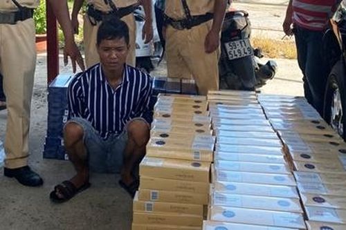 Chở thuốc lá lậu gây tai nạn rồi bỏ chạy