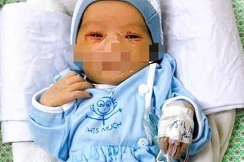 Bé sơ sinh bị bỏ rơi dưới hố ga 2 ngày đã hồi phục kỳ diệu