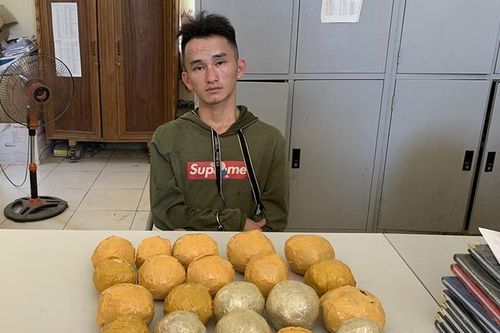 Bắt đối tượng vận chuyển 4 bánh heroin ở Sơn La