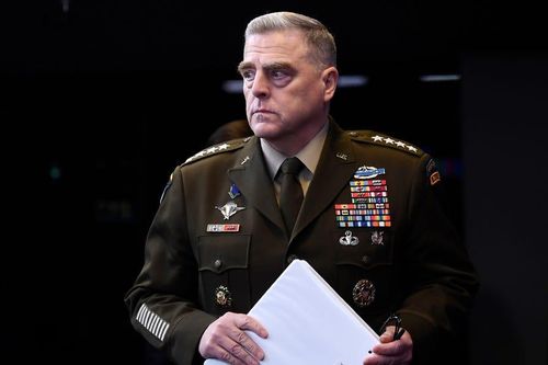 Bị chỉ trích vì đi cùng ông Trump tới địa điểm biểu tình, tướng Mỹ định từ chức?