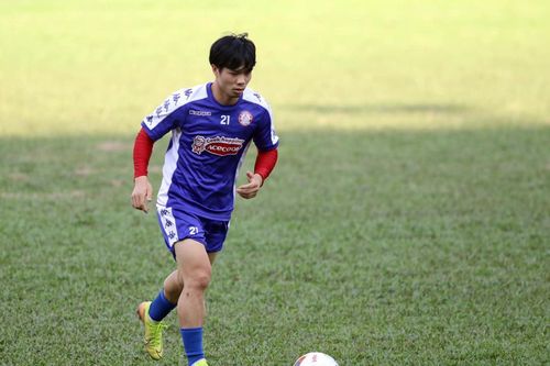 Lần đầu đá derby Sài Gòn, Công Phượng cam phận cảnh dự bị?
