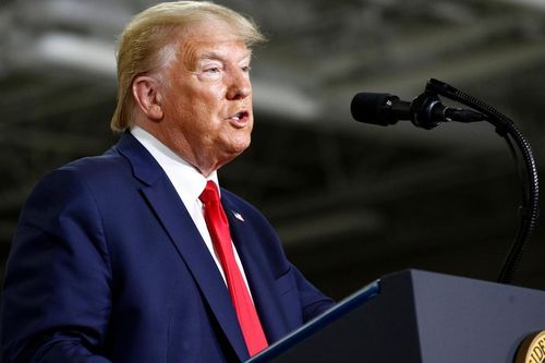 Tổng thống Trump gọi cảnh sát ghì chết George Floyd là nỗi ô nhục