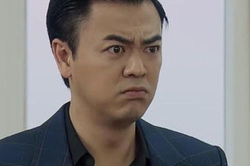 Tuấn Tú nói gì trước nhiều tình tiết vô lý trong 'Những ngày không quên'?