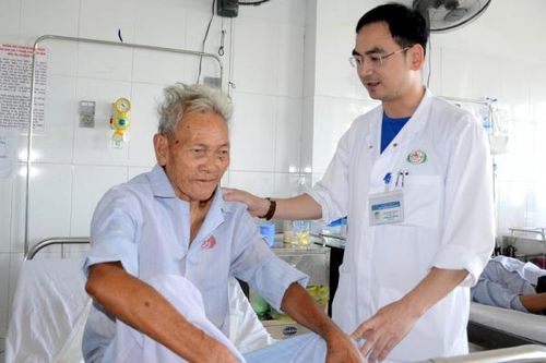 Cứu sống cụ ông 82 tuổi vỡ phình động mạch chủ bụng