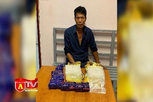 Hà Nội: Kiểm tra xe taxi phát hiện hơn 3kg ma túy