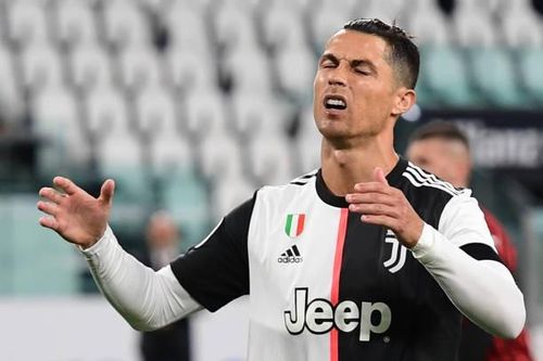 Ronaldo bị công kích nặng nề ở trận tái xuất