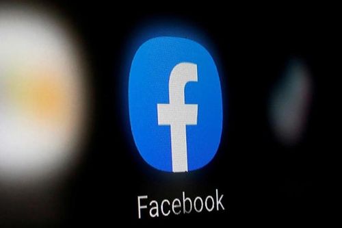 Người phản đối sự im lặng của Facebook với ông Trump bị sa thải