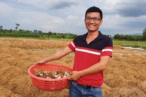 Bỏ ngang đại học vì vỡ mộng, 9X làm giàu với 2 trang trại nấm