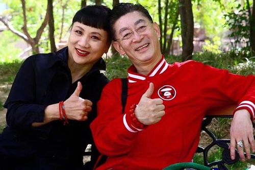 Vợ chồng Lục Tiểu Linh Đồng kỷ niệm 32 năm kết hôn