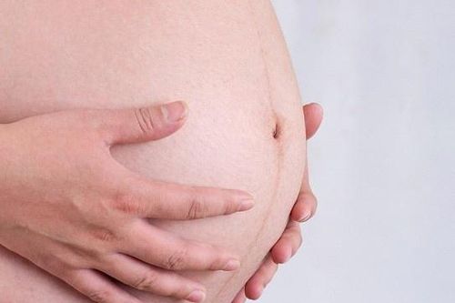 Chủ quan không đi khám, người phụ nữ mang u nang buồng trứng 5 kg
