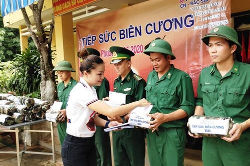 Tặng 150 suất quà cho cán bộ, chiến sĩ BĐBP Bình Phước phòng, chống dịch Covid-19
