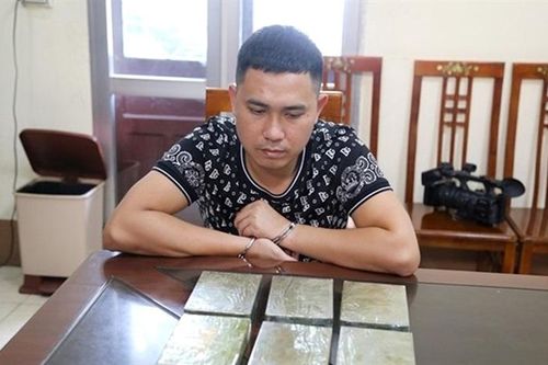 Phá đường dây vận chuyển 6 bánh heroin qua biên giới