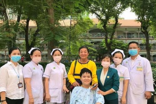 Học sinh trường THCS Bạch Đằng bị thương nặng nhất do cây phượng đè đã xuất viện