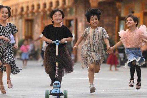 Phố cổ ở Tân Cương biến thành điểm thu hút khách du lịch với 'ngõ bồ câu'