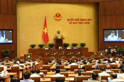 Tạm dừng tăng lương chỉ nên là giải pháp tình thế
