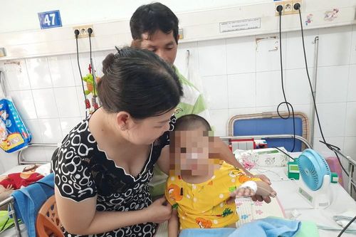 Gia đình tuyệt vọng xin đưa về, bác sĩ quyết giành giựt sự sống từ tay 'tử thần'