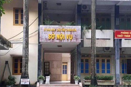 Tạm giam trưởng phòng Sở Nội vụ vì đánh bạc