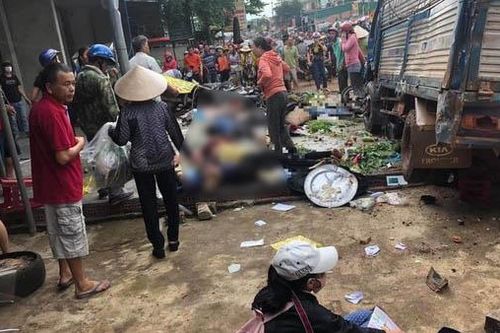 Xe tải lao thẳng vào chợ, 5 người chết, nhiều người bị thương