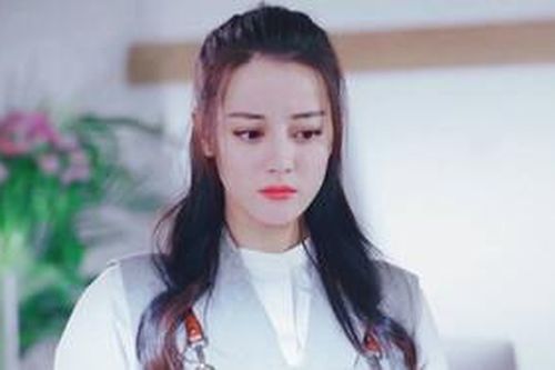 Màn thể hiện của Địch Lệ Nhiệt Ba trong phim mới gây tranh cãi, ba điểm trừ lớn giống hệt Lộc Hàm