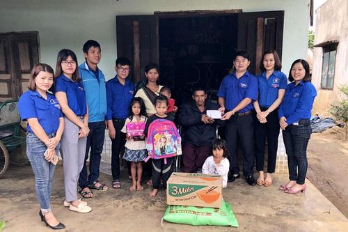 Đoàn Thanh niên thị trấn Lộc Thắng vận động 30 triệu đồng sửa nhà tặng hộ nghèo