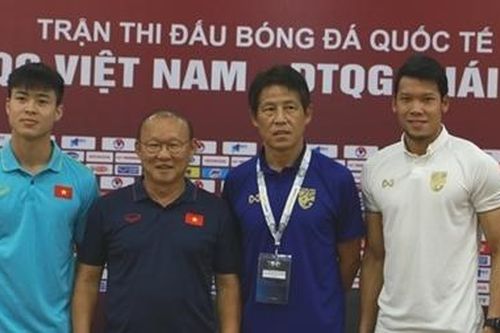 Bóng đá Việt Nam trở lại sau đại dịch làm người Thái 'sốt ruột'