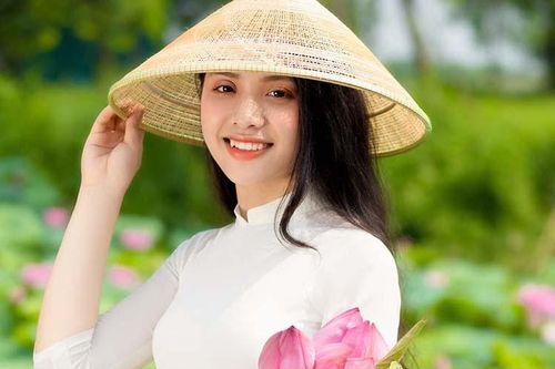 Xao xuyến vẻ đẹp của nữ sinh Học viện Ngân hàng