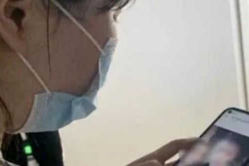 Cô gái vì miệt mài kiếm tiền trả nợ cho bạn trai mà mạch máu lão hóa như người già 70 tuổi, không thể nói, không đủ sức mặc áo quần