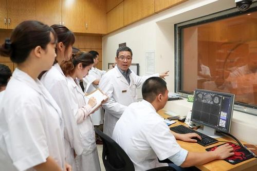 GS Nguyễn Đình Đức tư vấn chọn ngành vào ĐH Quốc gia Hà Nội