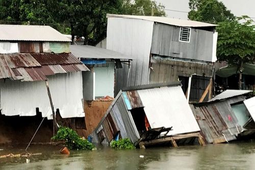 Sạt lở nghiêm trọng khiến 15 hộ dân tại An Giang phải di dời khẩn cấp