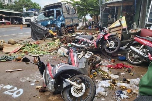 Khởi tố điều tra vụ tông xe liên hoàn 5 người chết ở Đắk Nông