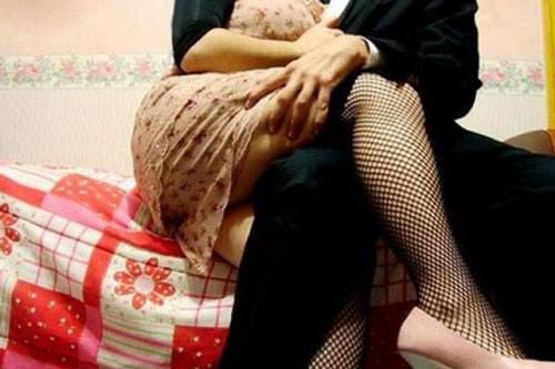Thuê trai trẻ đến nhà 'ăn nem' để trả thù chồng, quý bà nhận cái kết 'đắng ngắt'