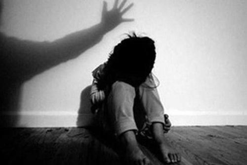 'Yêu râu xanh' 70 tuổi tự thú xâm hại 2 bé gái hàng xóm