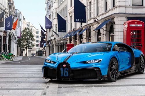 Ngắm Bugatti Chiron Pur Sport hàng hiếm lần đầu tiên xuất hiện tại London