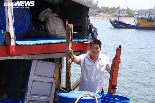 Trung Quốc dùng vũ lực cướp bóc, ép thuyền trưởng tàu cá Việt Nam điểm chỉ