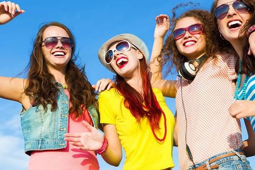 Làm sao để trang điểm trông thật tự nhiên và không bị lem vì mồ hôi trong ngày nắng nóng?