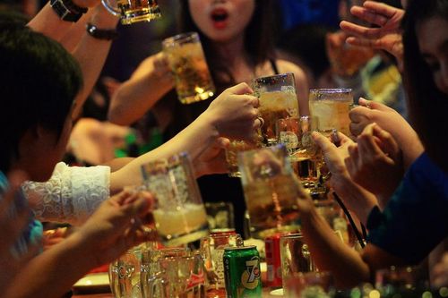 Ảnh hưởng của tiệc tùng, rượu bia đến đại tràng